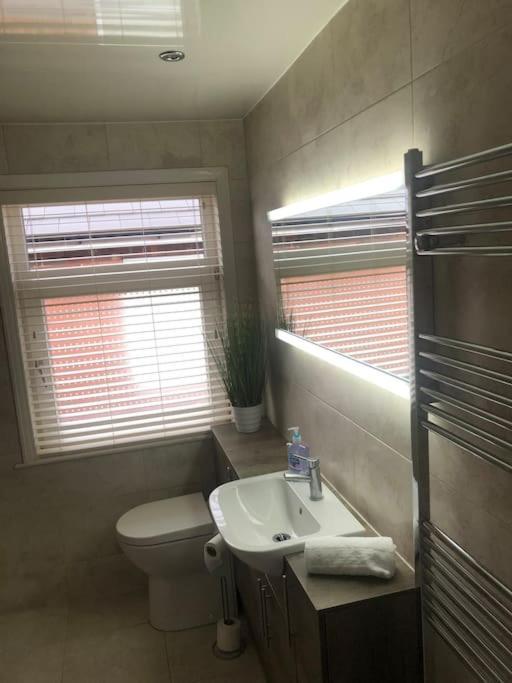 29 Comfort House 2 Bedroom Townhouse With Parking Сканторп Екстер'єр фото