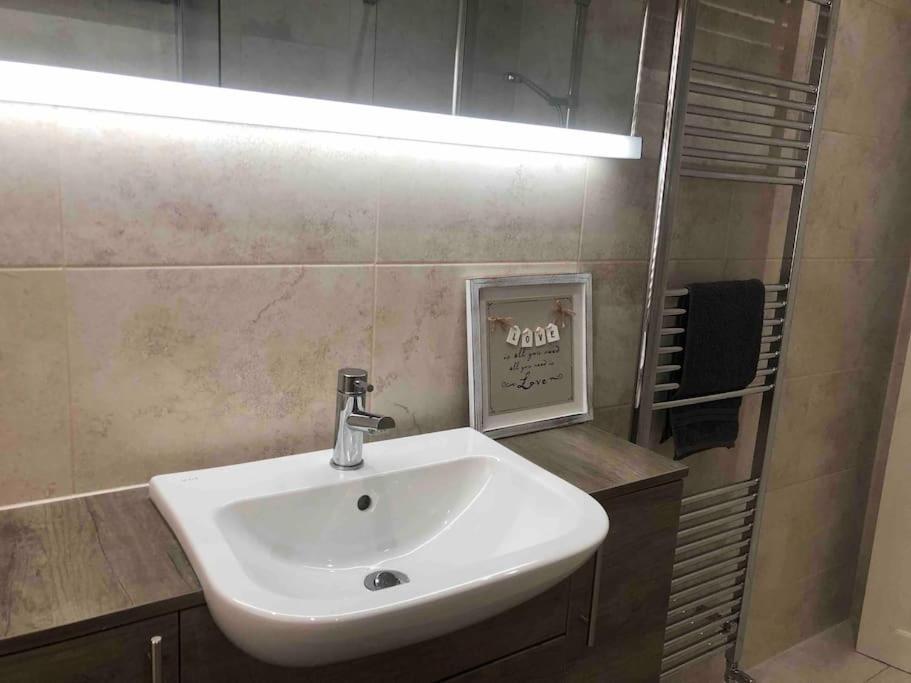 29 Comfort House 2 Bedroom Townhouse With Parking Сканторп Екстер'єр фото